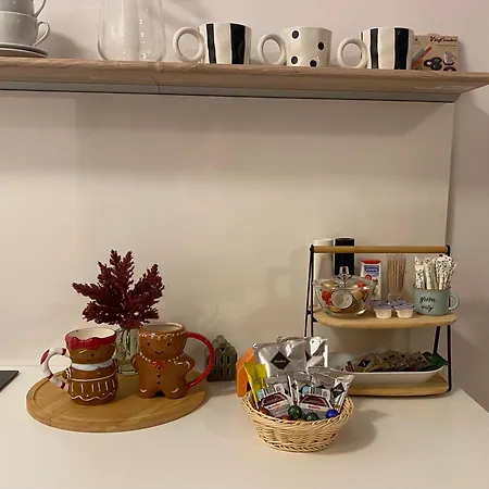 Zene Vinyl Records & Projector * 布达佩斯