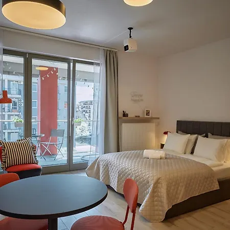Zene Vinyl Records & Projector Appartement *