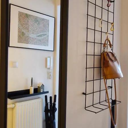 Zene Vinyl Records & Projector Apartment Budapest